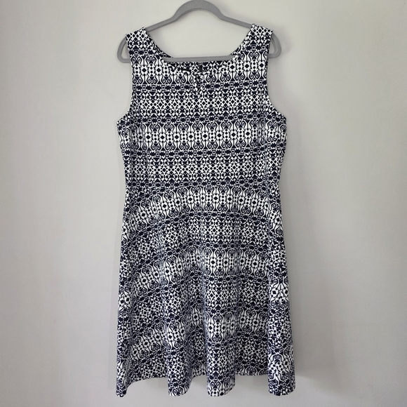 TALBOTS Blue White Geometric Print Ponte Stretch Fit & Flare‎ Dress Size XL - Picture 3 of 10